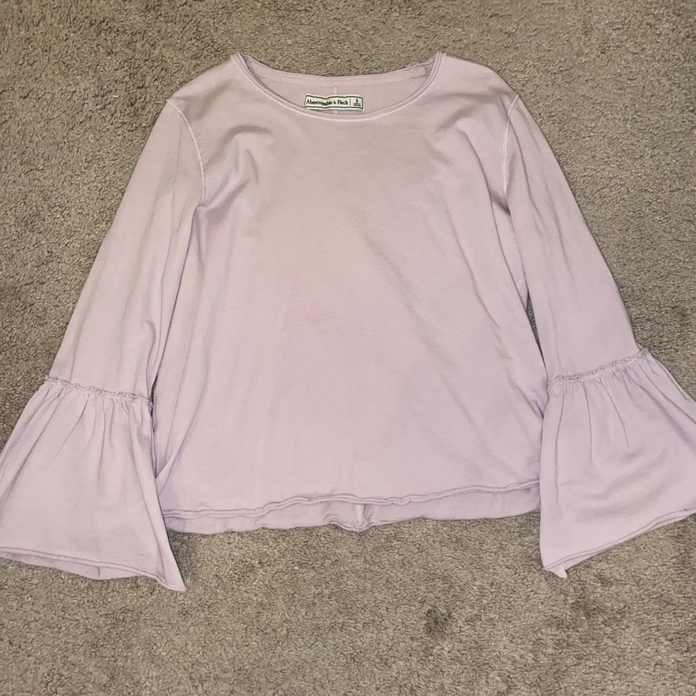 Shirt with wide sleeves